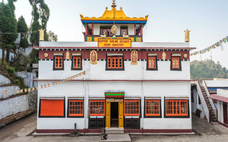 darjeelings-magic-from-sunrise-bliss-to-miriks-tranquility